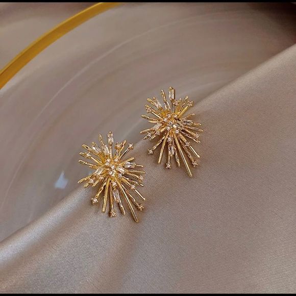New 18K Diamond Firework Stud Earrings - Picture 4 of 5